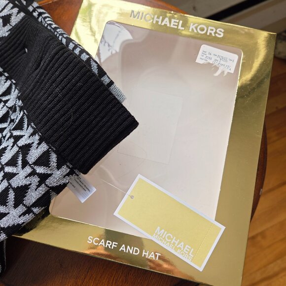 New in box! Scarf and Hat Black&Silver Metallic MKors - Picture 8 of 11